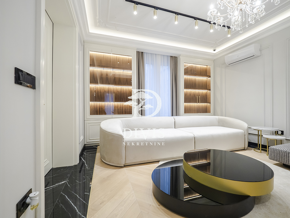 Renoviran  salonski stan na Vračaru  Krunska 100m2 1