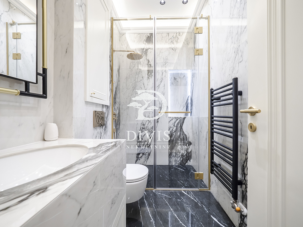 Renoviran  salonski stan na Vračaru  Krunska 100m2 5