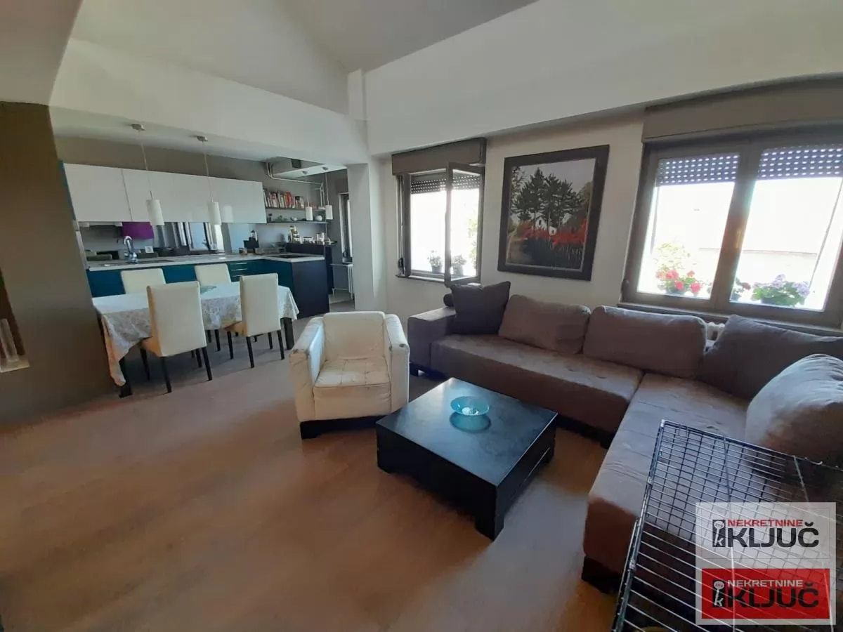 KOD SINAGOGE, 143m2, Petosoban-duplex, Unikat 1