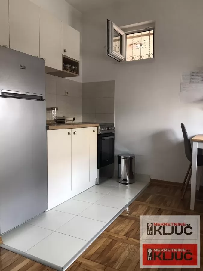 Podbara-moderan jednoiposoban stan,useljiv od 15.februara 2