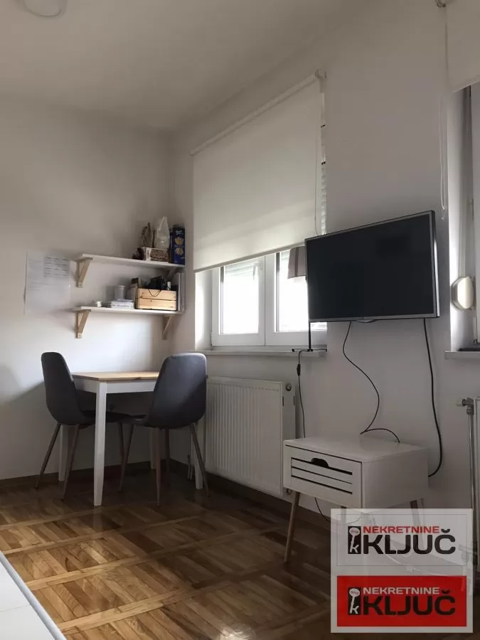 Podbara-moderan jednoiposoban stan,useljiv od 15.februara 3