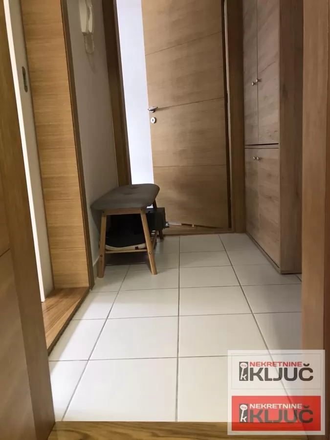 Podbara-moderan jednoiposoban stan,useljiv od 15.februara 6