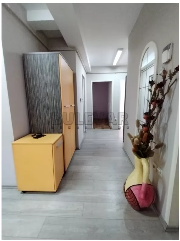 Trosoban stan, 80 m2, Daničićeva ID: i-015636 2