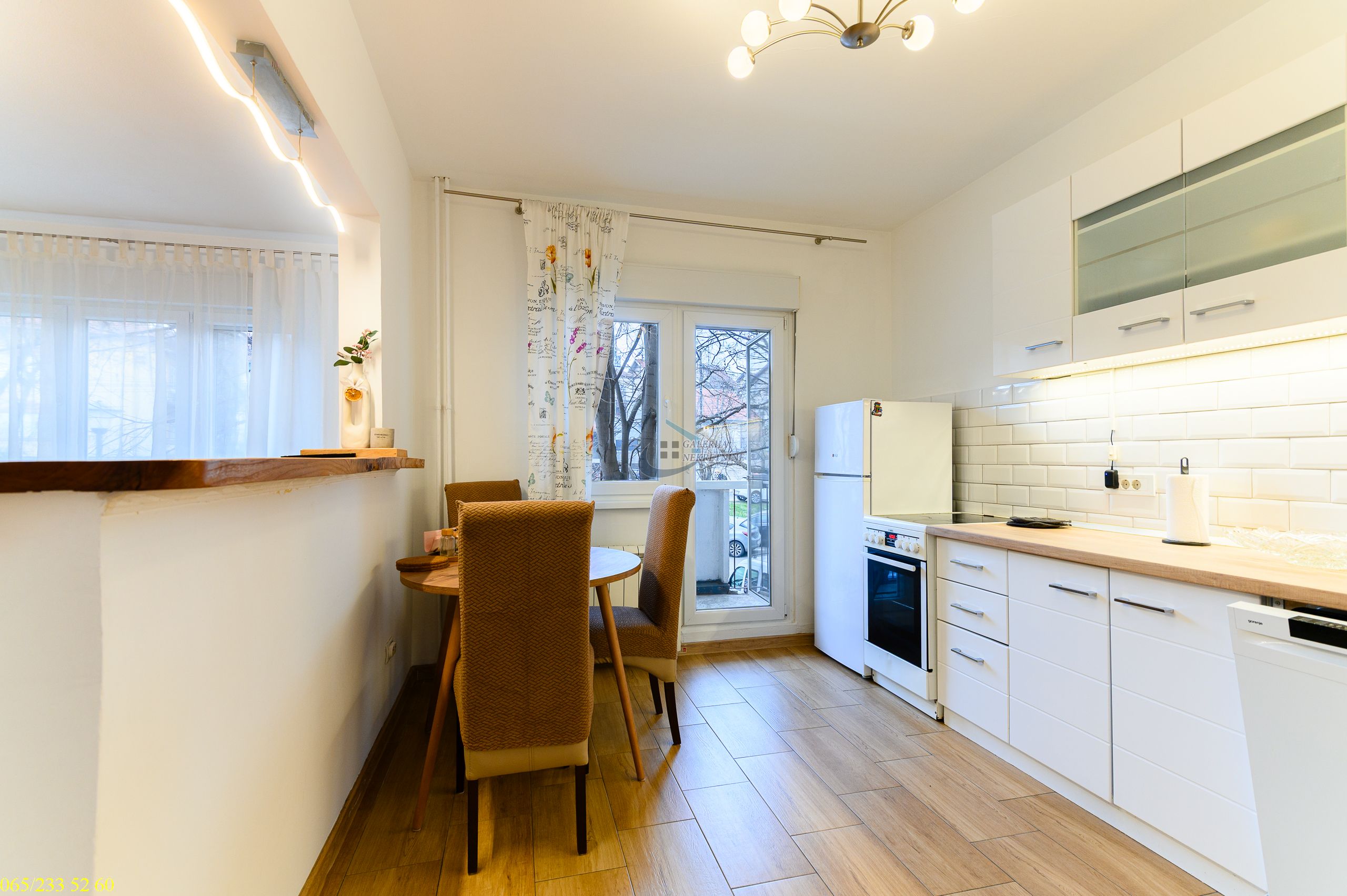 Voždovac  Dušanovac   Kumodraška 82m2 5