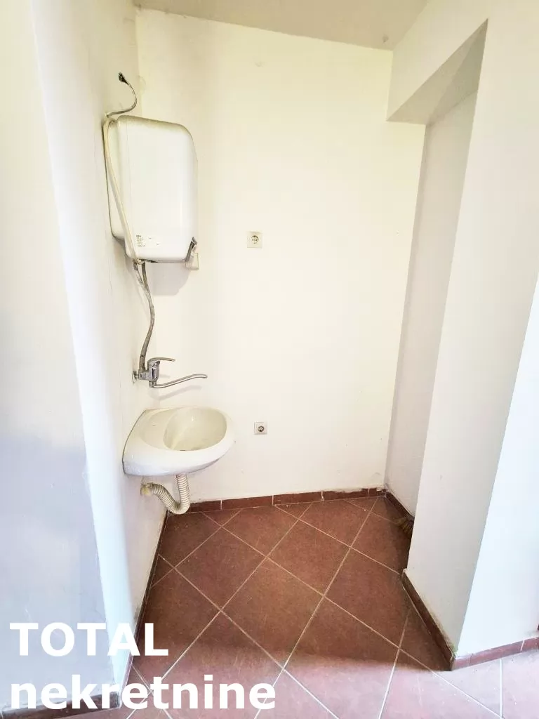 Lokal,NOVI SAD,CENTAR,kv: 25.00, € 38000, ID: 8089766 5