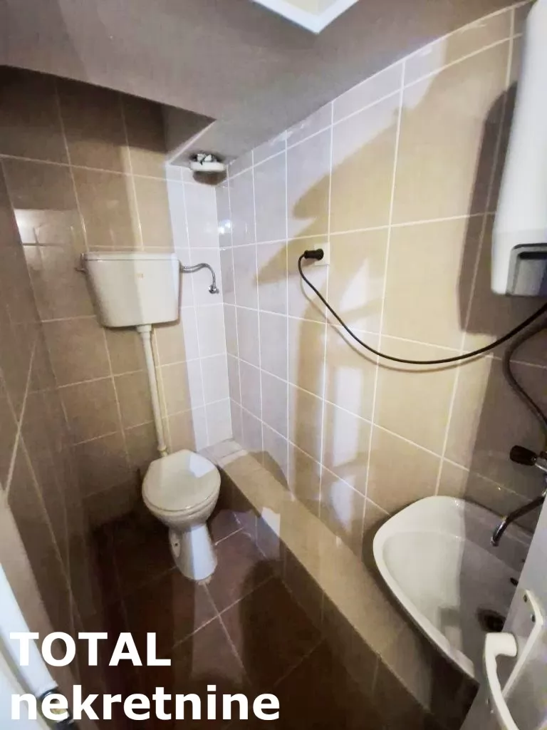 Lokal,NOVI SAD,CENTAR,kv: 25.00, € 38000, ID: 8089766 8