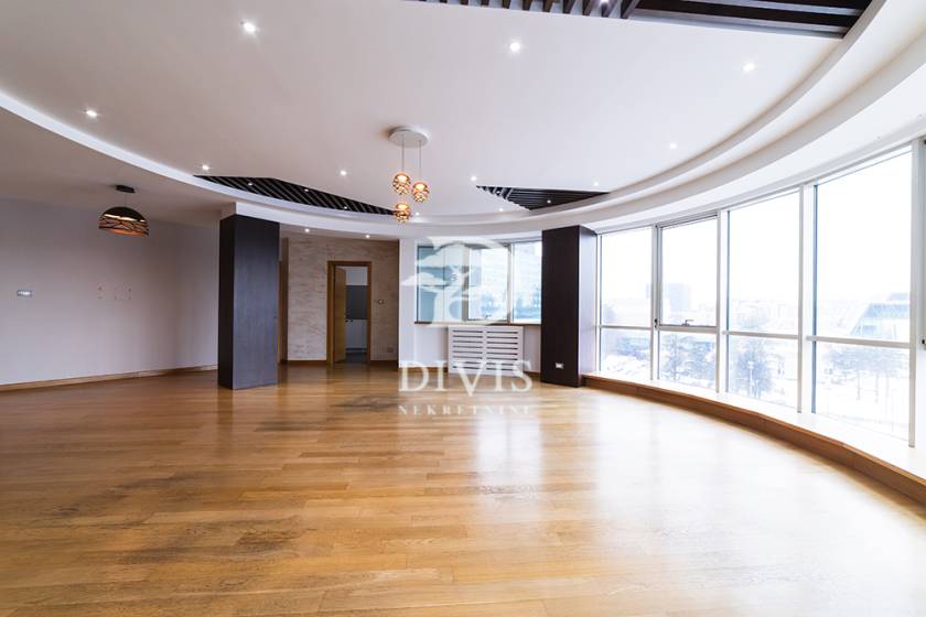 Luksuzan 5 0 stan kod Sava centra  195m2  garaža 3