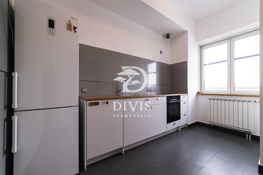 Luksuzan 5 0 stan kod Sava centra  195m2  garaža 4