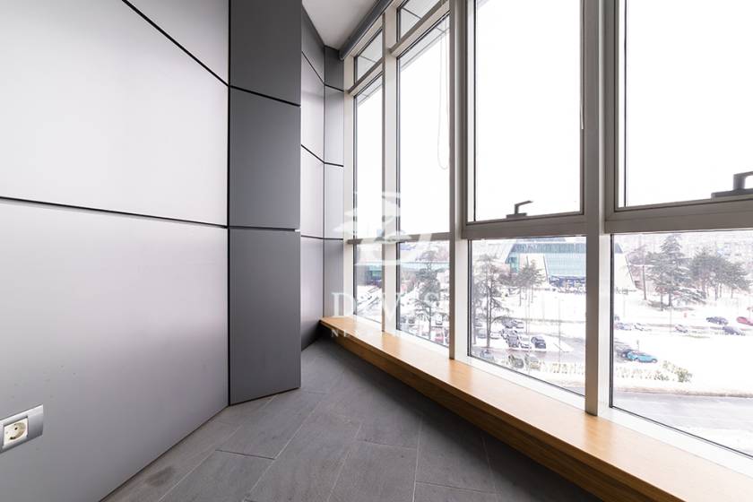 Luksuzan 5 0 stan kod Sava centra  195m2  garaža 8