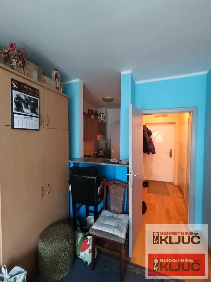 SOMBORSKI BULEVAR, 26m2, Garsonjera sa kuhinjom i plakarima 2