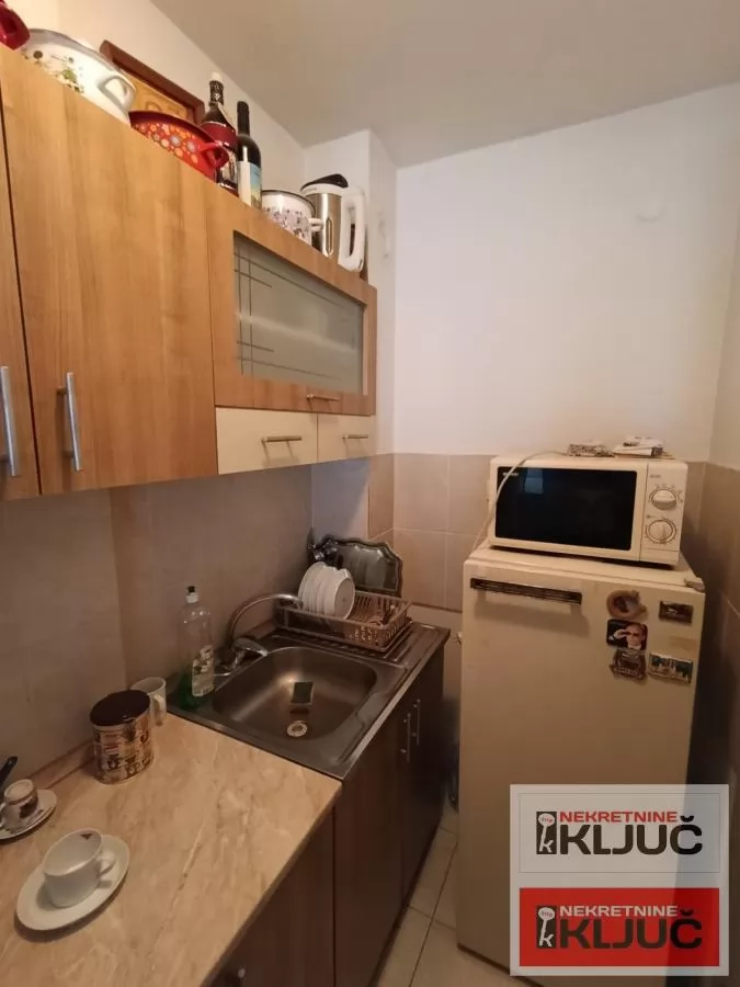 SOMBORSKI BULEVAR, 26m2, Garsonjera sa kuhinjom i plakarima 4