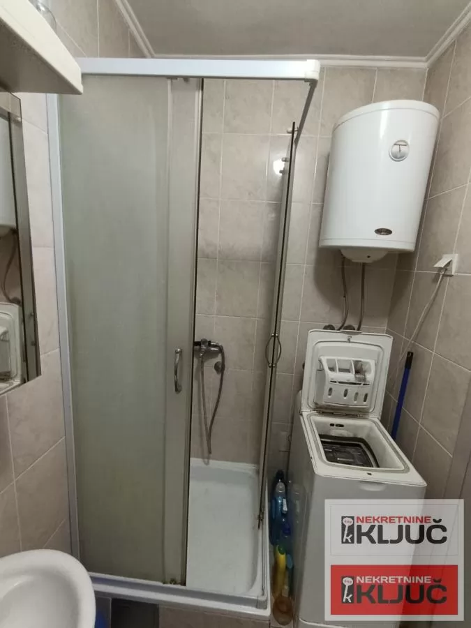 SOMBORSKI BULEVAR, 26m2, Garsonjera sa kuhinjom i plakarima 6