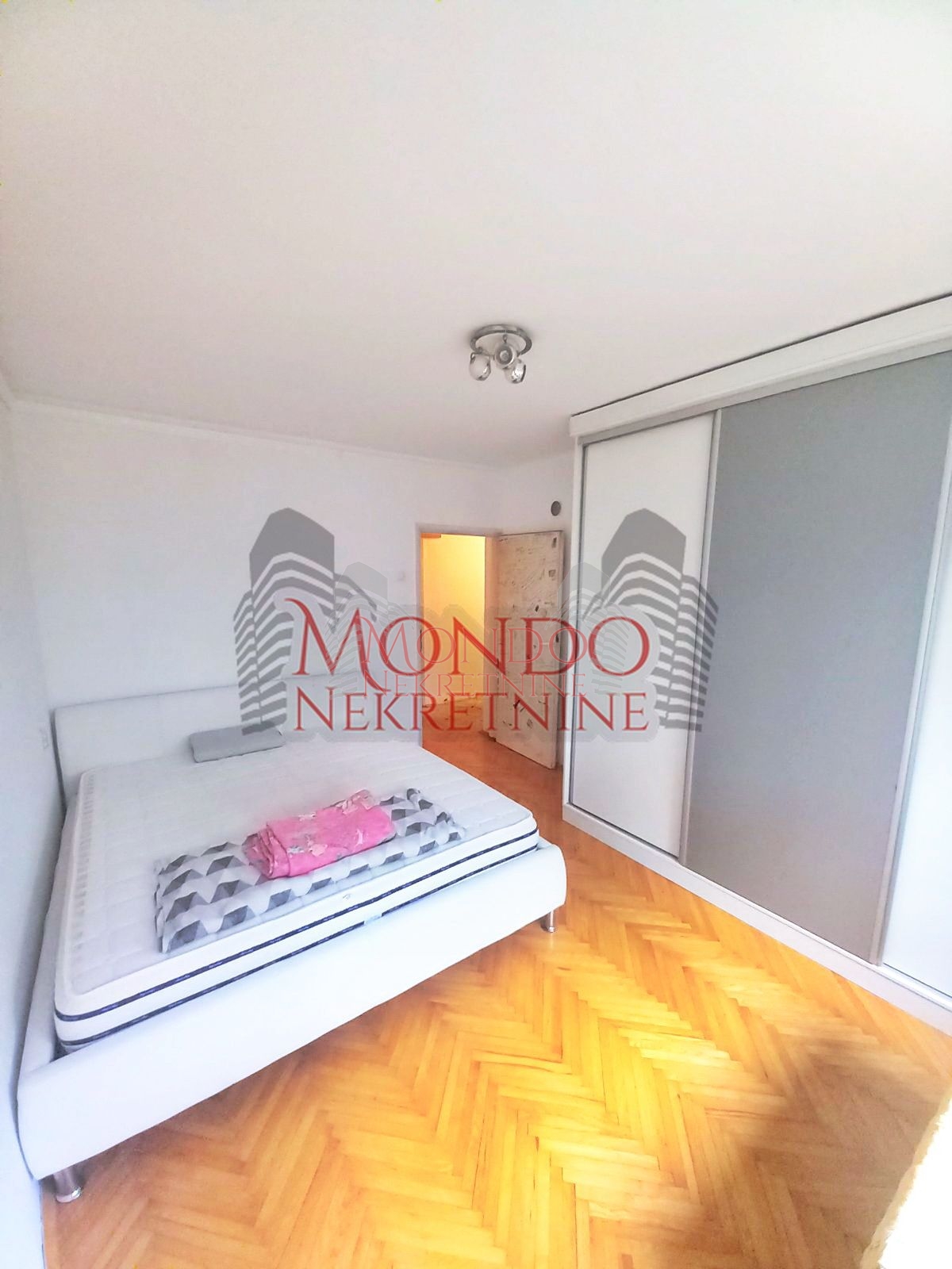 Dvosoban stan na Margeru 7