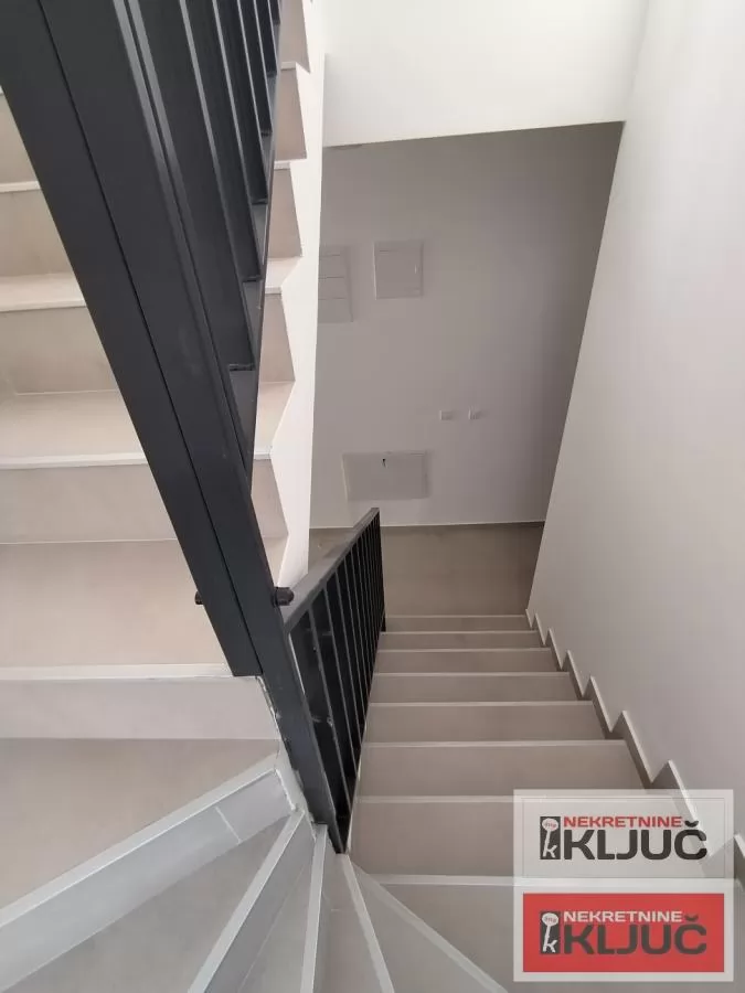 TELEP, 72m2 +2 krovne terase sa pogledom na ceo grad i Frusku Goru, Trosoban sa pdv, Penthouse 11