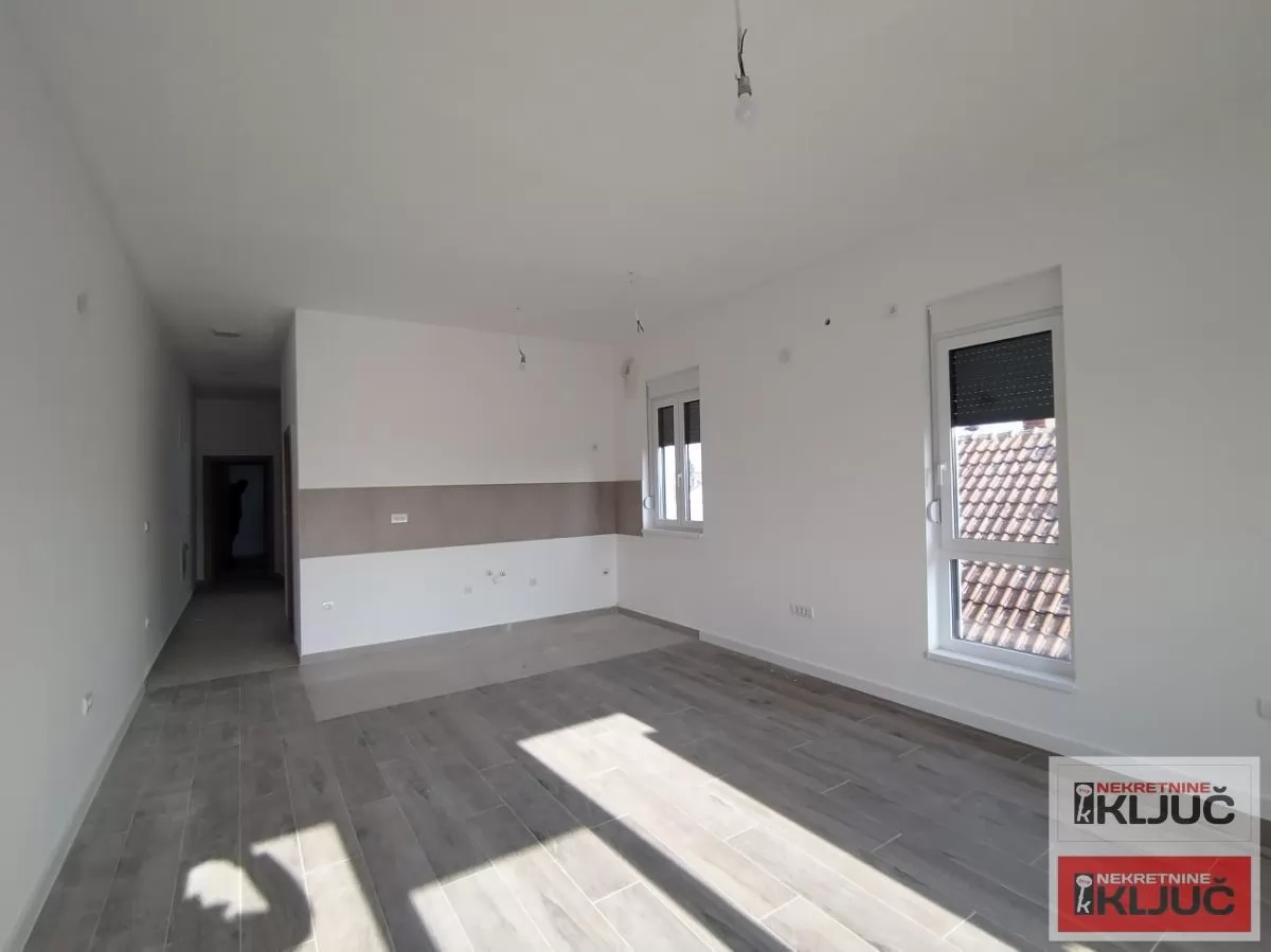 TELEP, 72m2 +2 krovne terase sa pogledom na ceo grad i Frusku Goru, Trosoban sa pdv, Penthouse 3