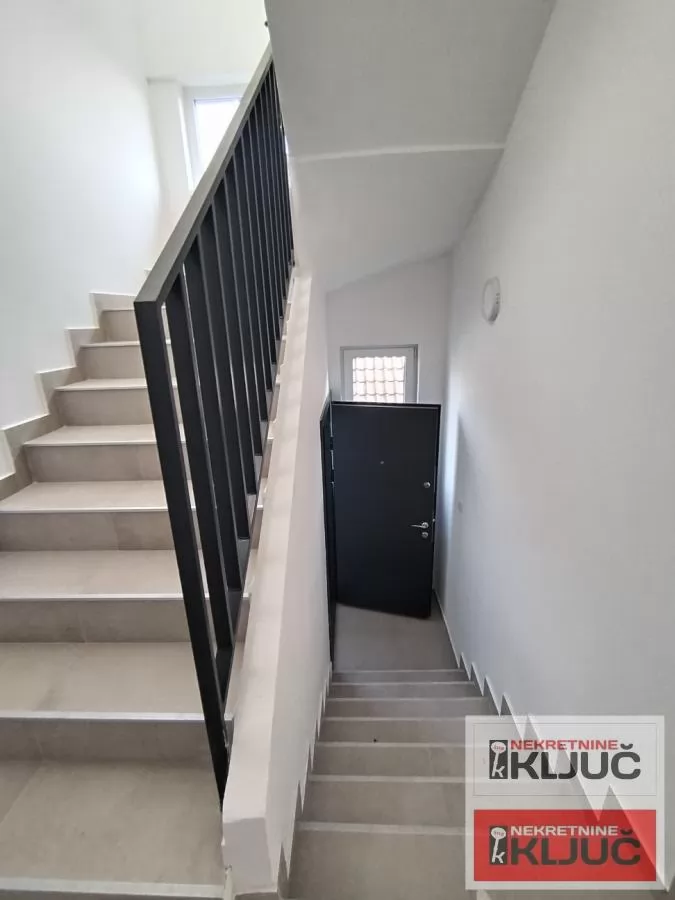 TELEP, 72m2 +2 krovne terase sa pogledom na ceo grad i Frusku Goru, Trosoban sa pdv, Penthouse 5