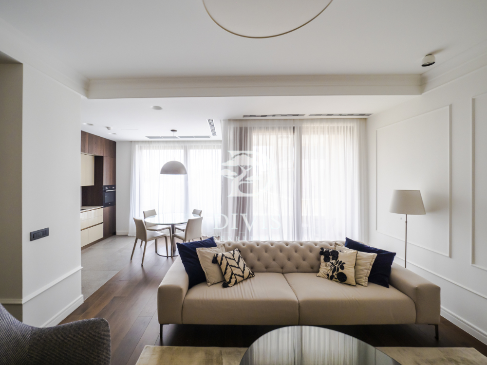 Izdajemo lux 3 0 stan 88m2 kod Pinka Koste Racina 2