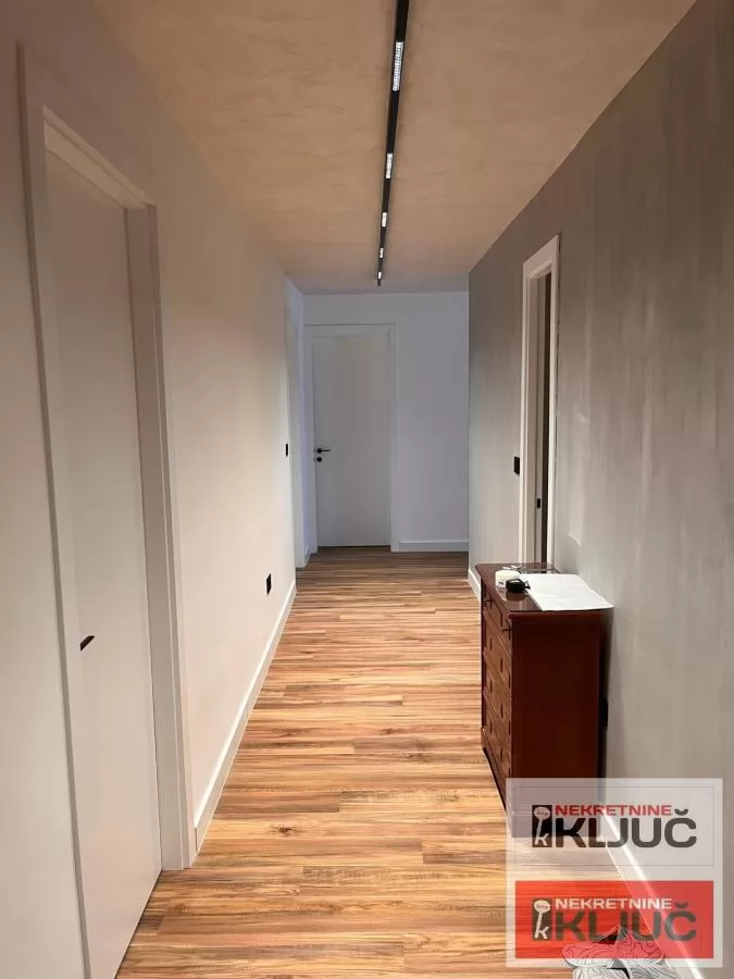 KOD SPENSA, 119m2, Četvorosoban, Renoviran 12