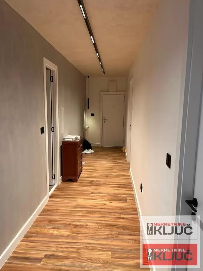 KOD SPENSA, 119m2, Četvorosoban, Renoviran 18