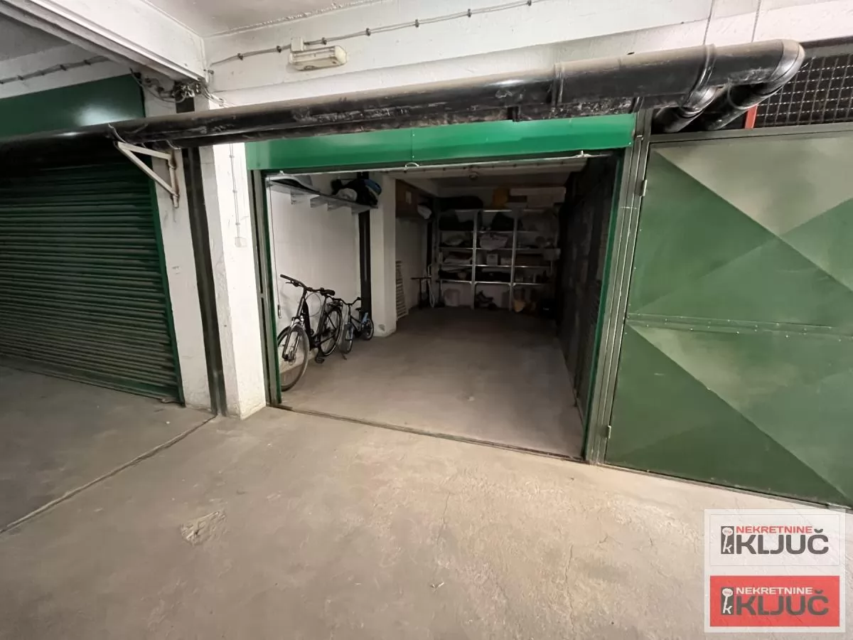 KOD SPENSA, 119m2, Četvorosoban, Renoviran 20