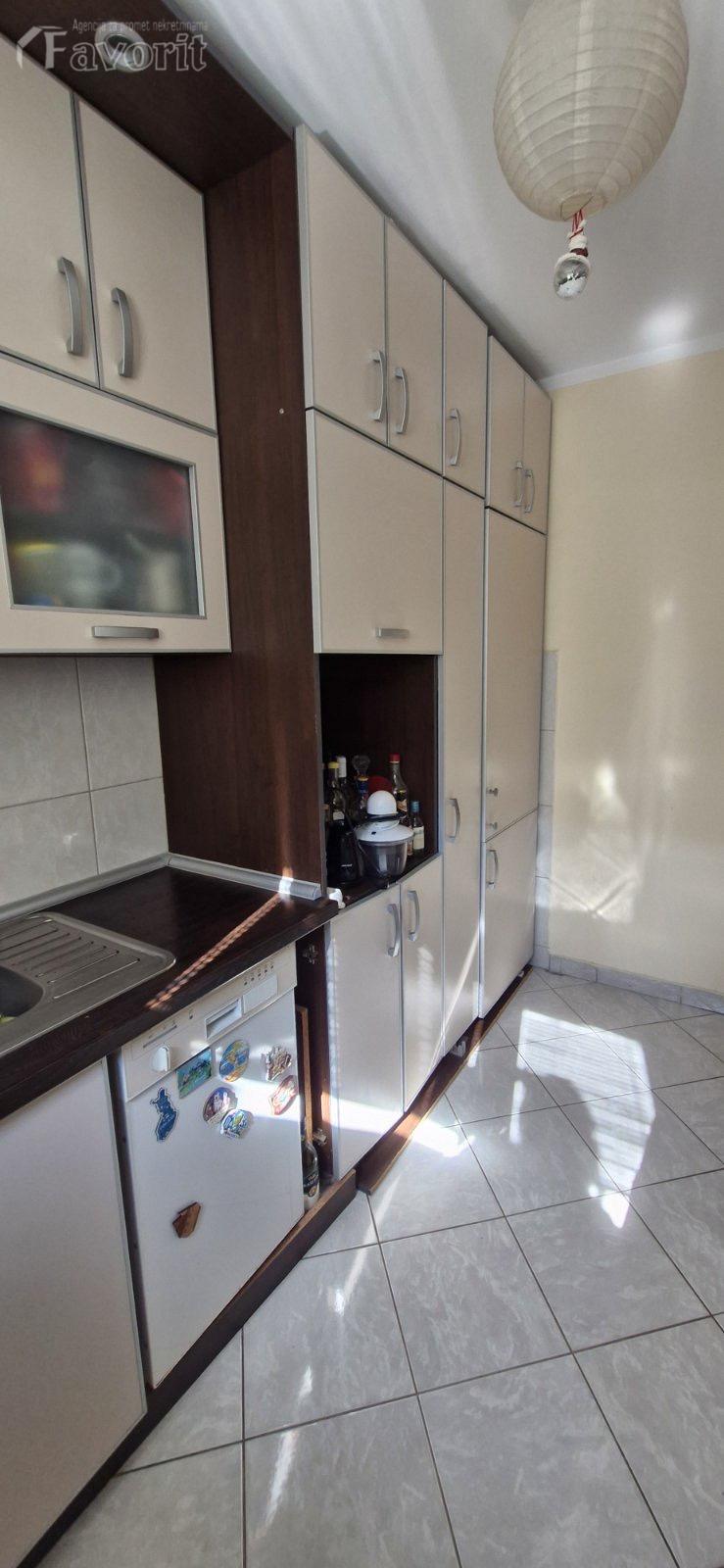 MALI MOKRI LUG, MAGE MAGAZINOVIC, 54m2 3