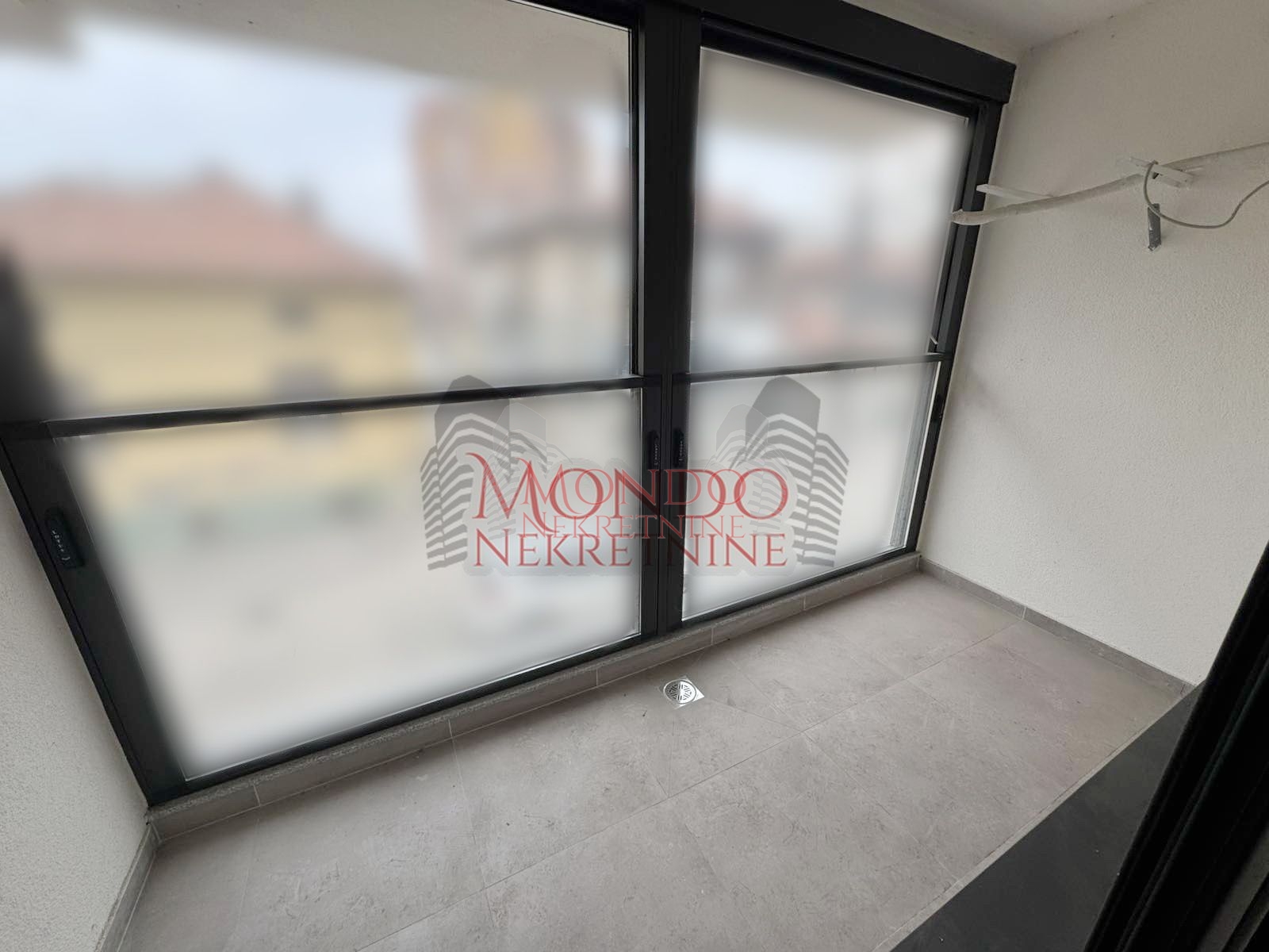 Cetvorosoban nov stan u centru grada kod Doma zdravlja 15