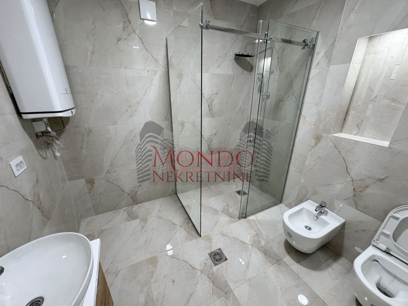 Cetvorosoban nov stan u centru grada kod Doma zdravlja 14