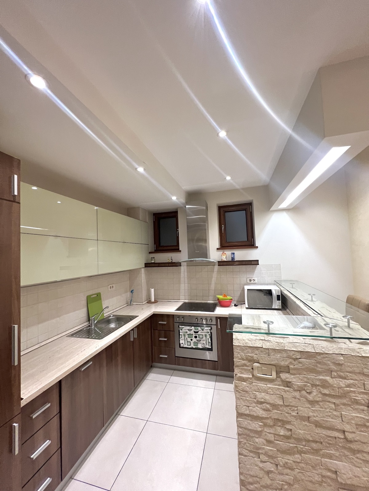 Izdavanje Trosoban stan u novogradnji kod Hrama svetog Save 3