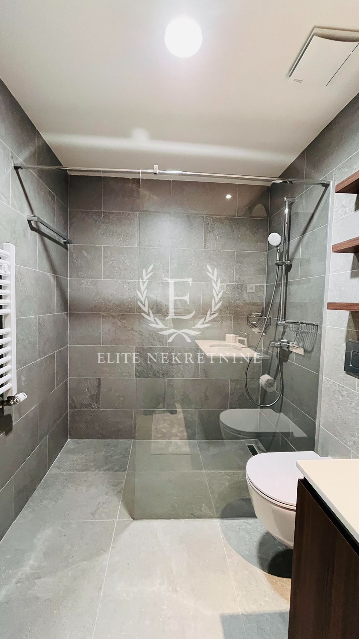 Prvo izdavanje Trosoban lux stan u Beogradu na vodi  garaza 7