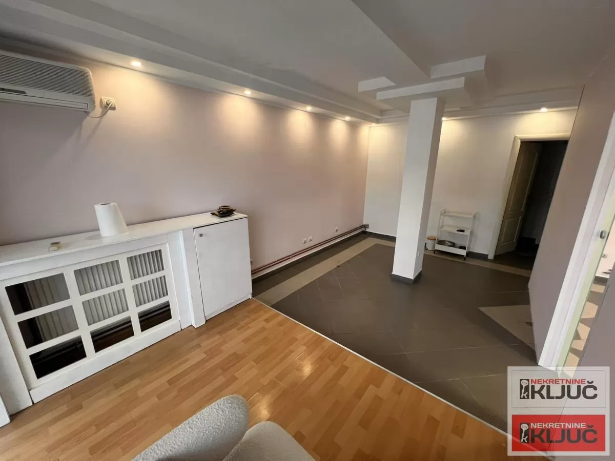 Izdavanje, Poslovni prostor, Novi Sad, Grbavica 13