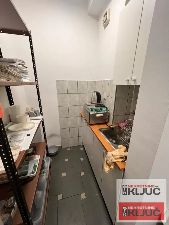 Izdavanje, Poslovni prostor, Novi Sad, Grbavica 18