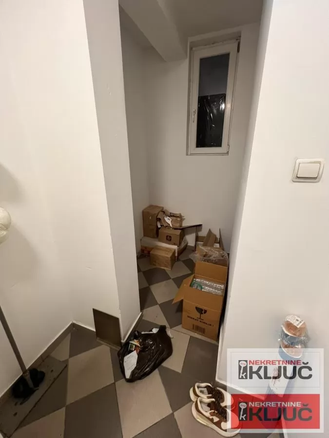 Izdavanje, Poslovni prostor, Novi Sad, Grbavica 21