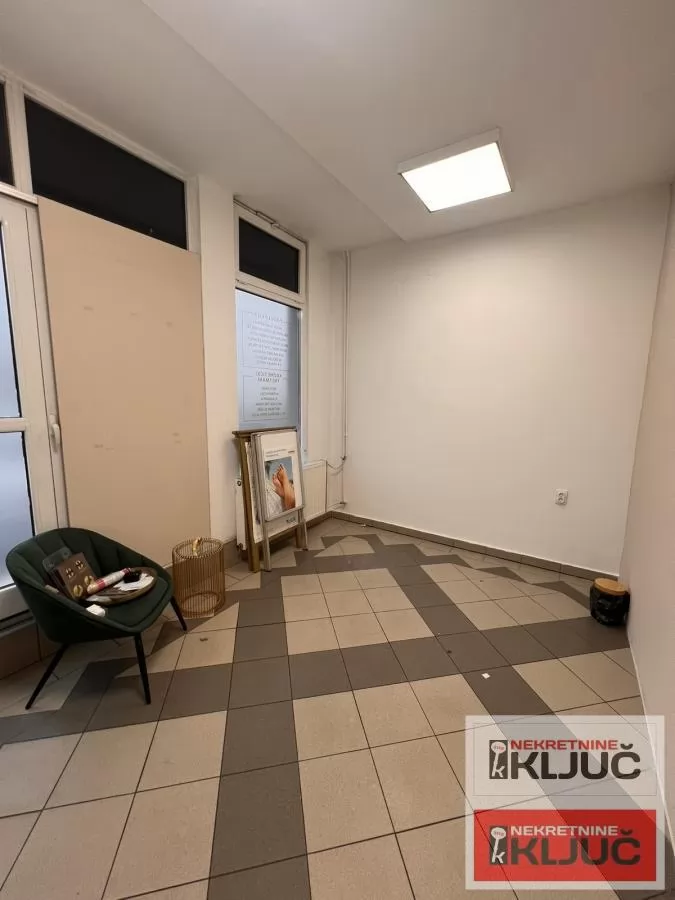 Izdavanje, Poslovni prostor, Novi Sad, Grbavica 22