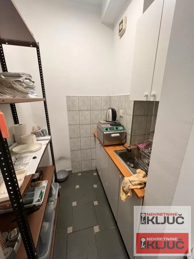 Izdavanje, Poslovni prostor, Novi Sad, Grbavica 24