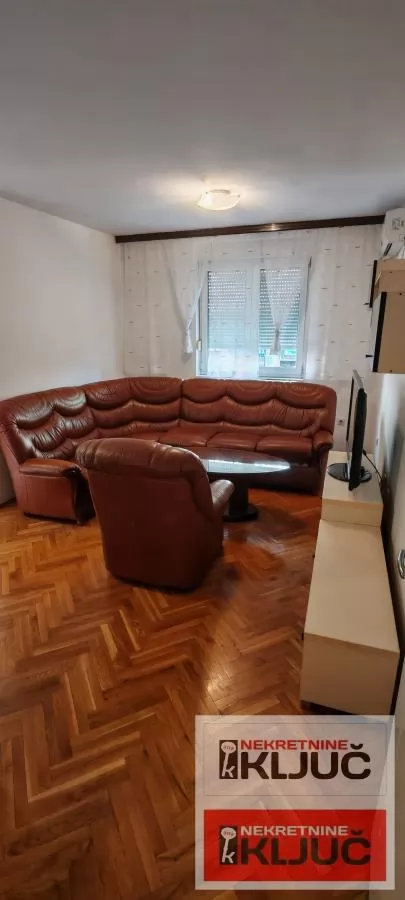 Dobar dvosoban stan na Grbavici/Blize B. Oslobodjenja/ 11