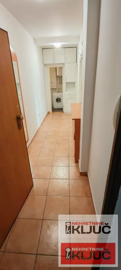 Dobar dvosoban stan na Grbavici/Blize B. Oslobodjenja/ 12