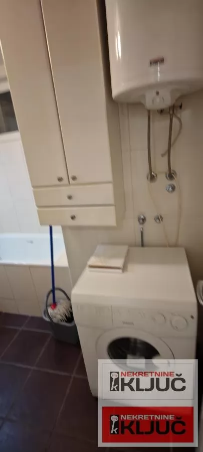 Dobar dvosoban stan na Grbavici/Blize B. Oslobodjenja/ 13