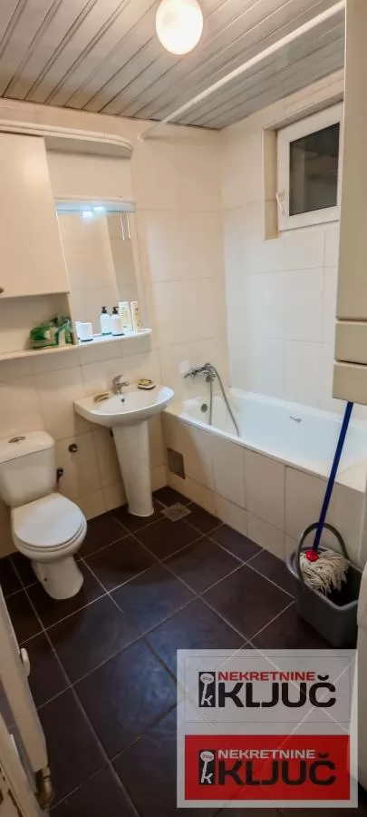 Dobar dvosoban stan na Grbavici/Blize B. Oslobodjenja/ 14