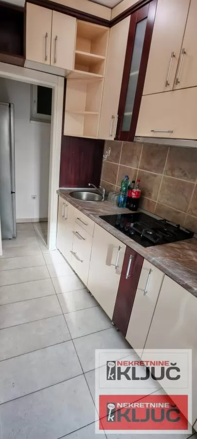 Dobar dvosoban stan na Grbavici/Blize B. Oslobodjenja/ 3