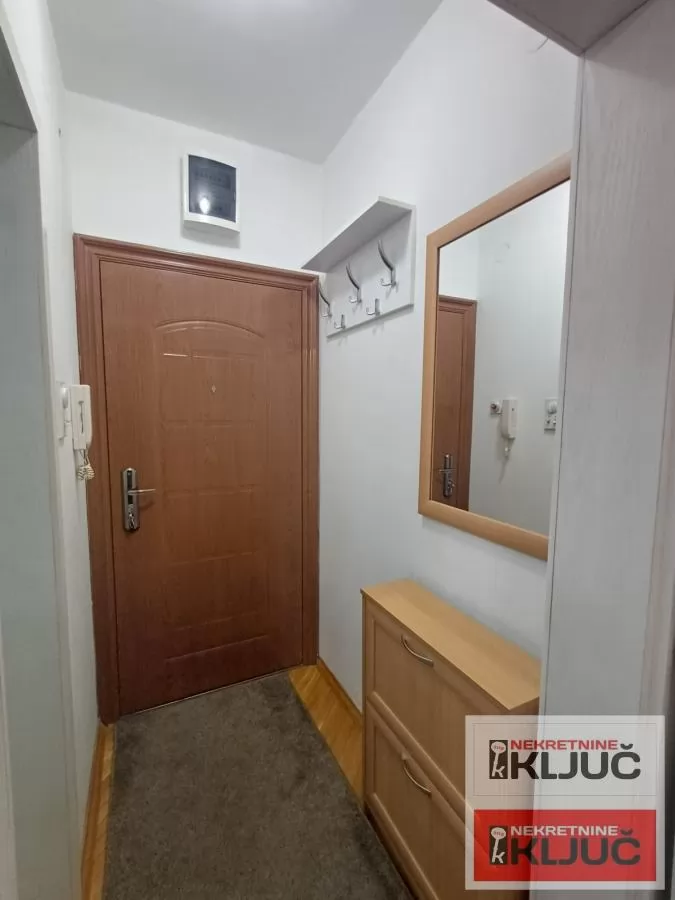 Odlicna lepo opremljena garsonjera u centru grada 3