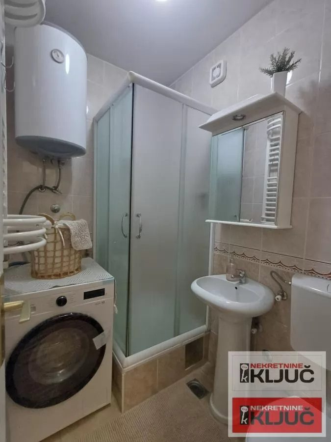 Odlicna lepo opremljena garsonjera u centru grada 5