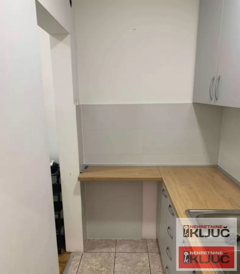 SOMBORSKI BULEVAR, 26m2, Jednosoban, Namešten 2