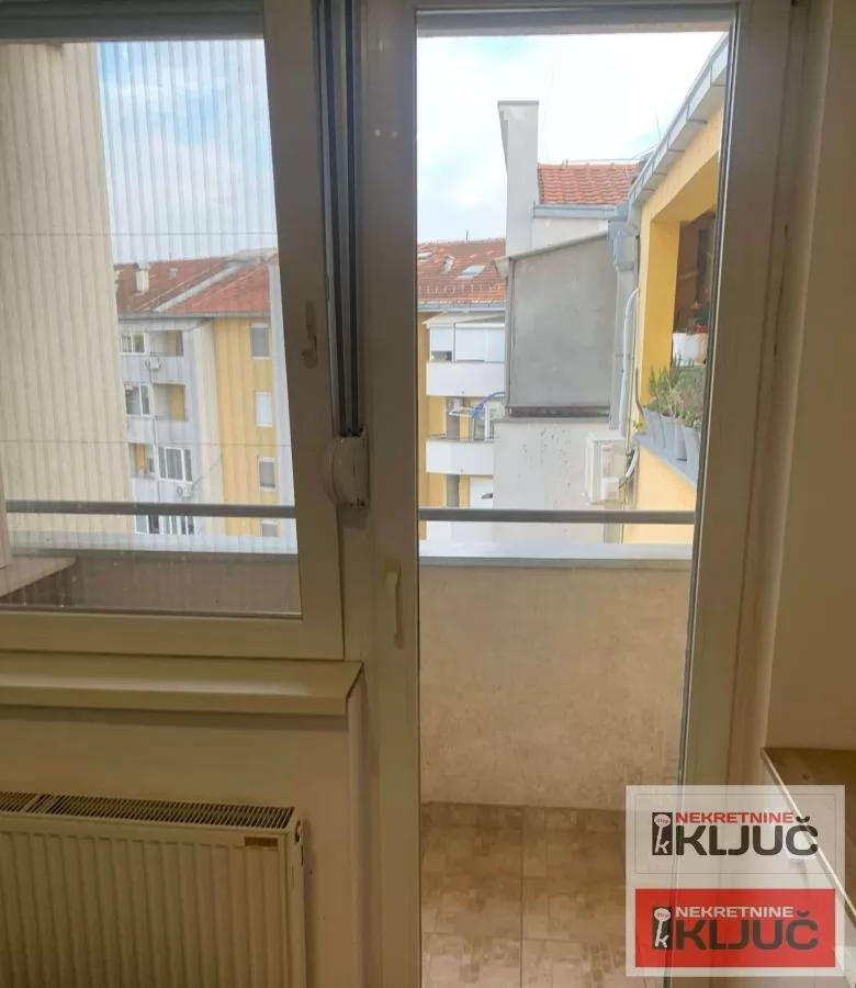 SOMBORSKI BULEVAR, 26m2, Jednosoban, Namešten 3