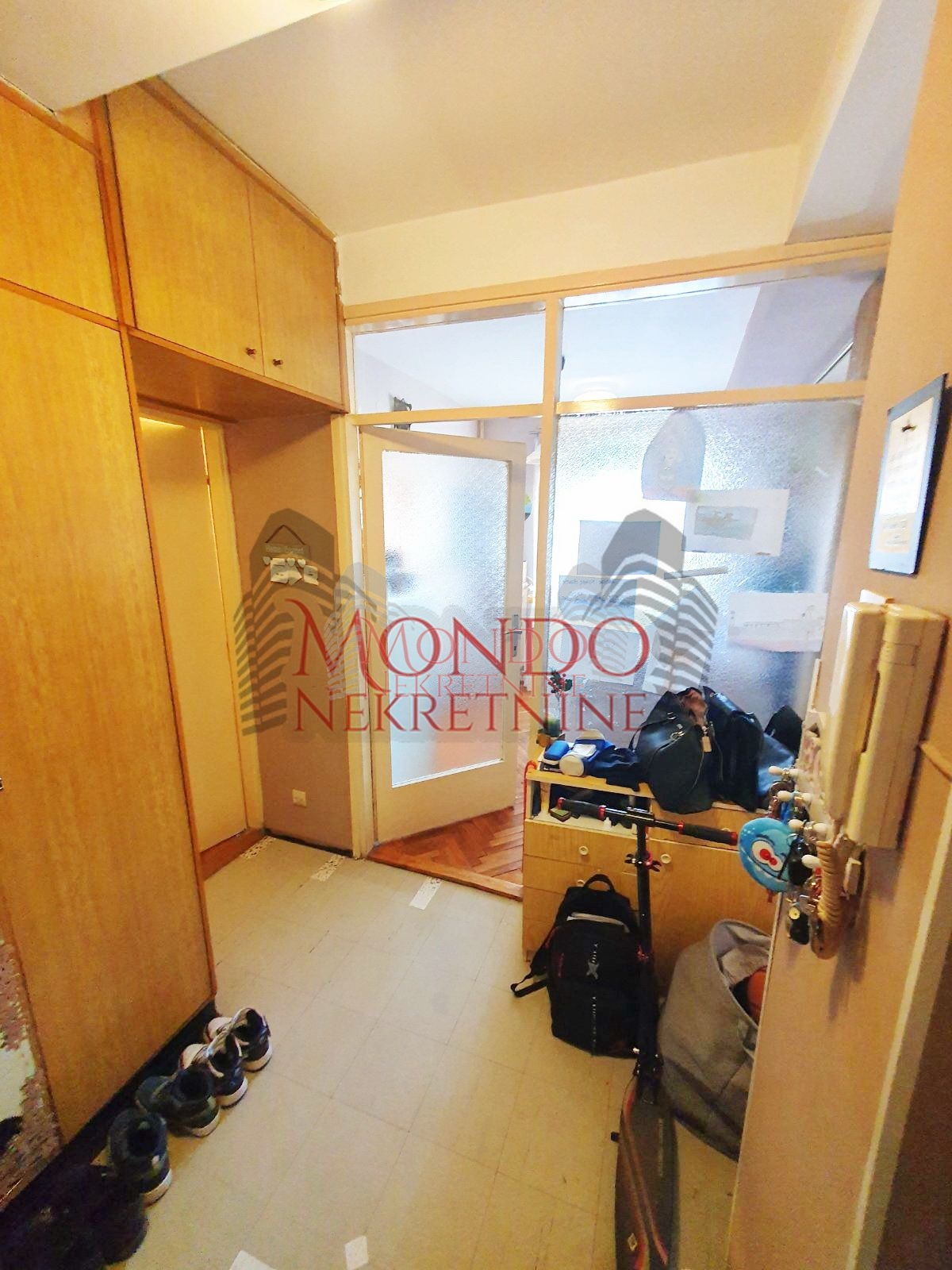 Trosoban stan u centru, cg, Niš 18