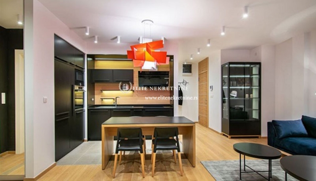 Izdaje se moderan stan u Central Gardenu 5