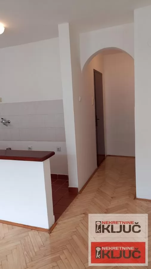 Dobra garsonjera na Grbavici 2