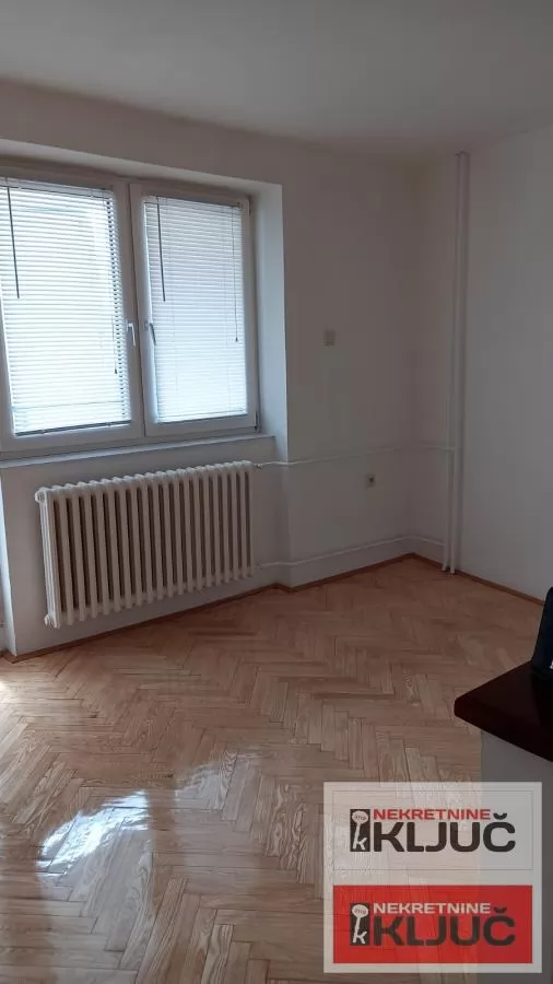 Dobra garsonjera na Grbavici 3