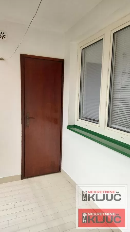 Dobra garsonjera na Grbavici 4