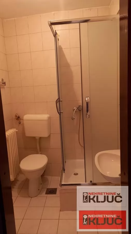 Dobra garsonjera na Grbavici 8