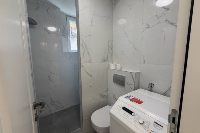 Izdajemo 3 0 salonski stan  Novopazarska  69m2 5